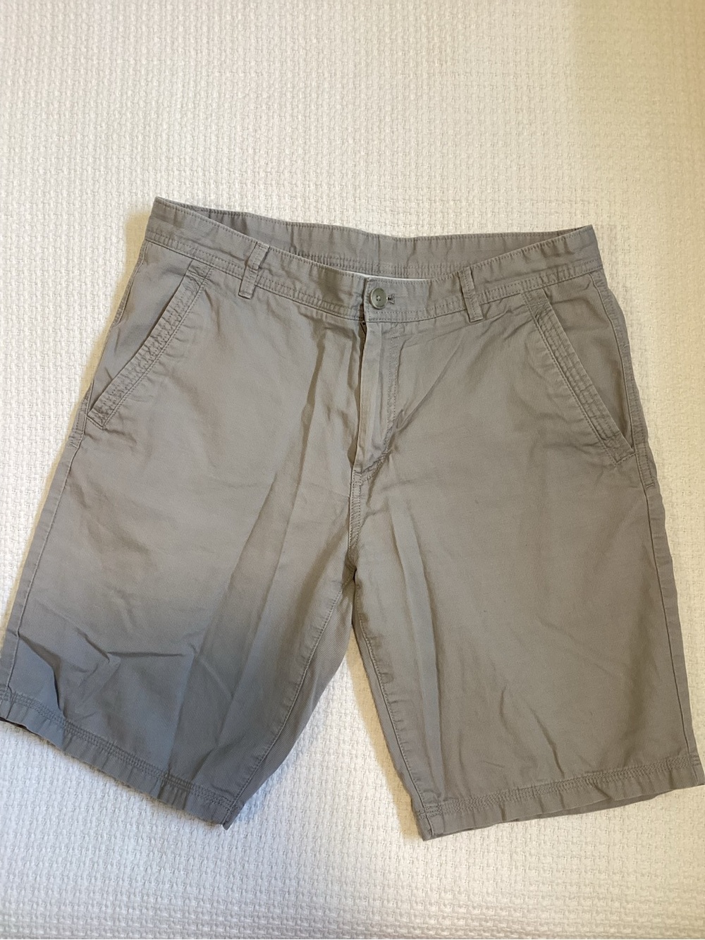 Calvin Klein Men's Flat Front Chino Shorts - Gray